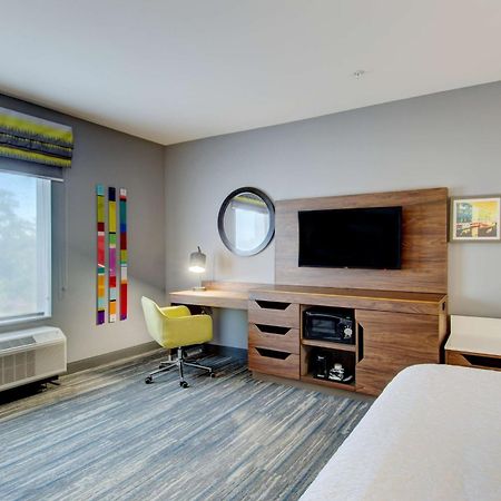 Hampton Inn & Suites Portland West Exterior photo