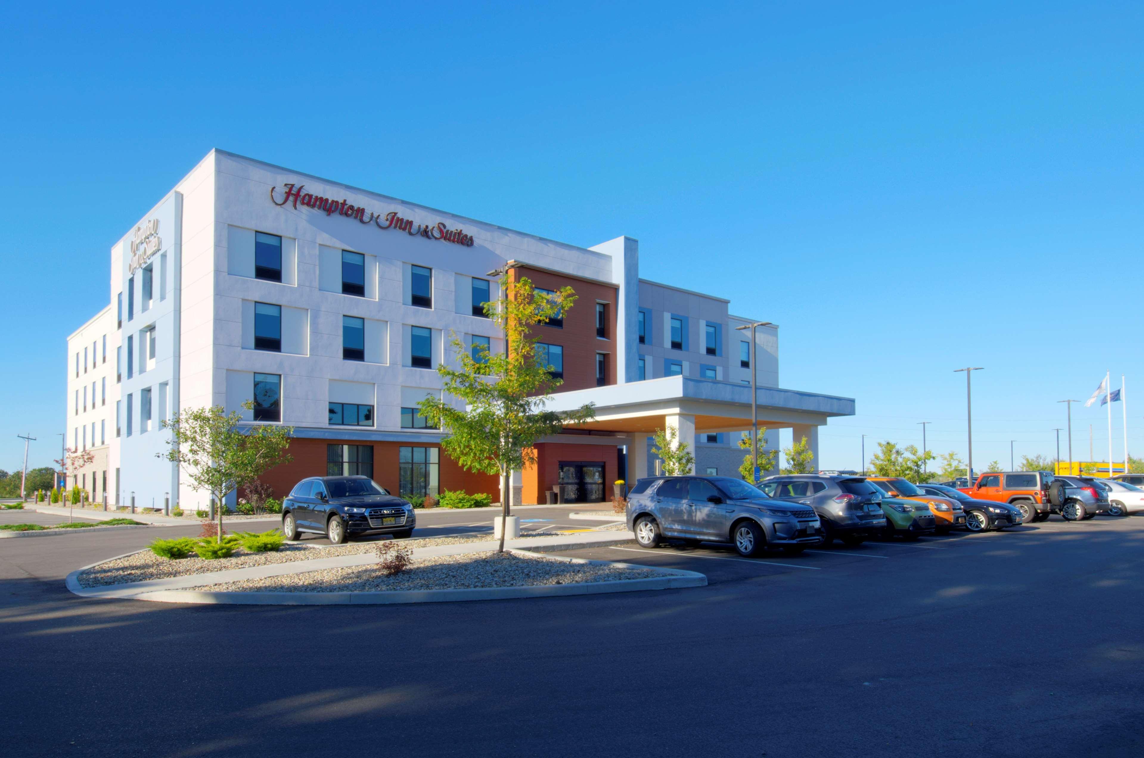 Hampton Inn & Suites Portland West Exterior photo