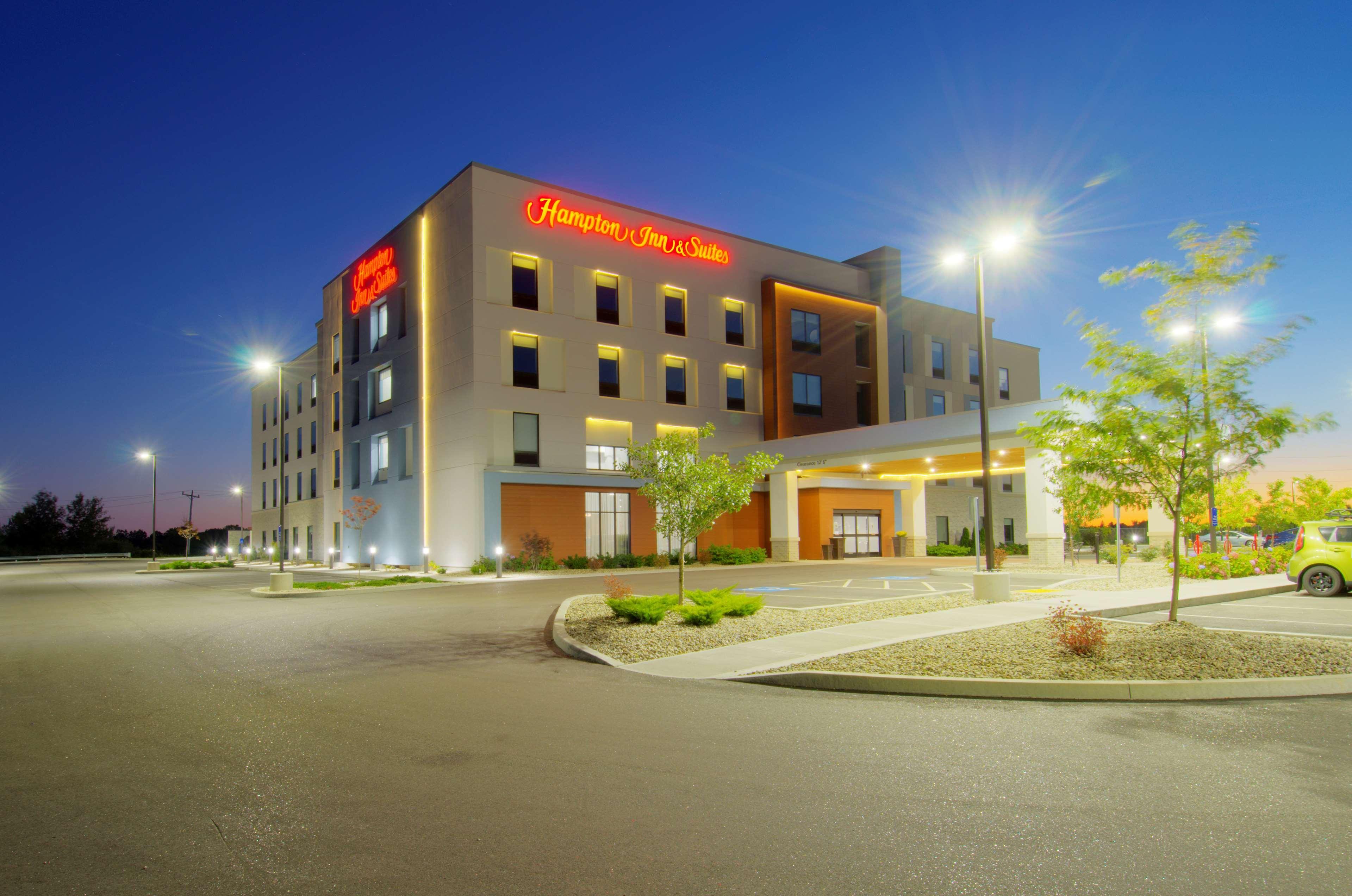 Hampton Inn & Suites Portland West Exterior photo